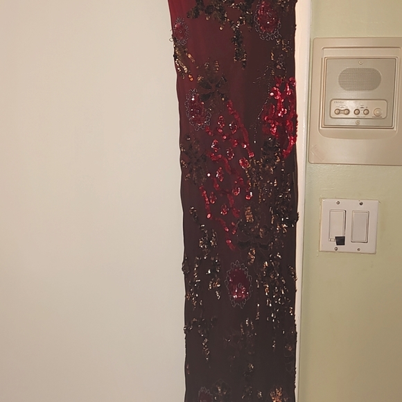 Red & bronze dress with dark bronze sequins throughout for a formal attire party - Picture 3 of 3